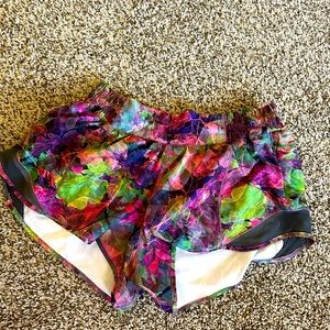 Lululemon Hottie hot LR size 8  2 inch